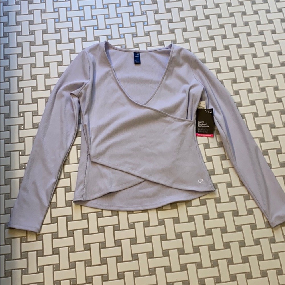 Gap athletic top